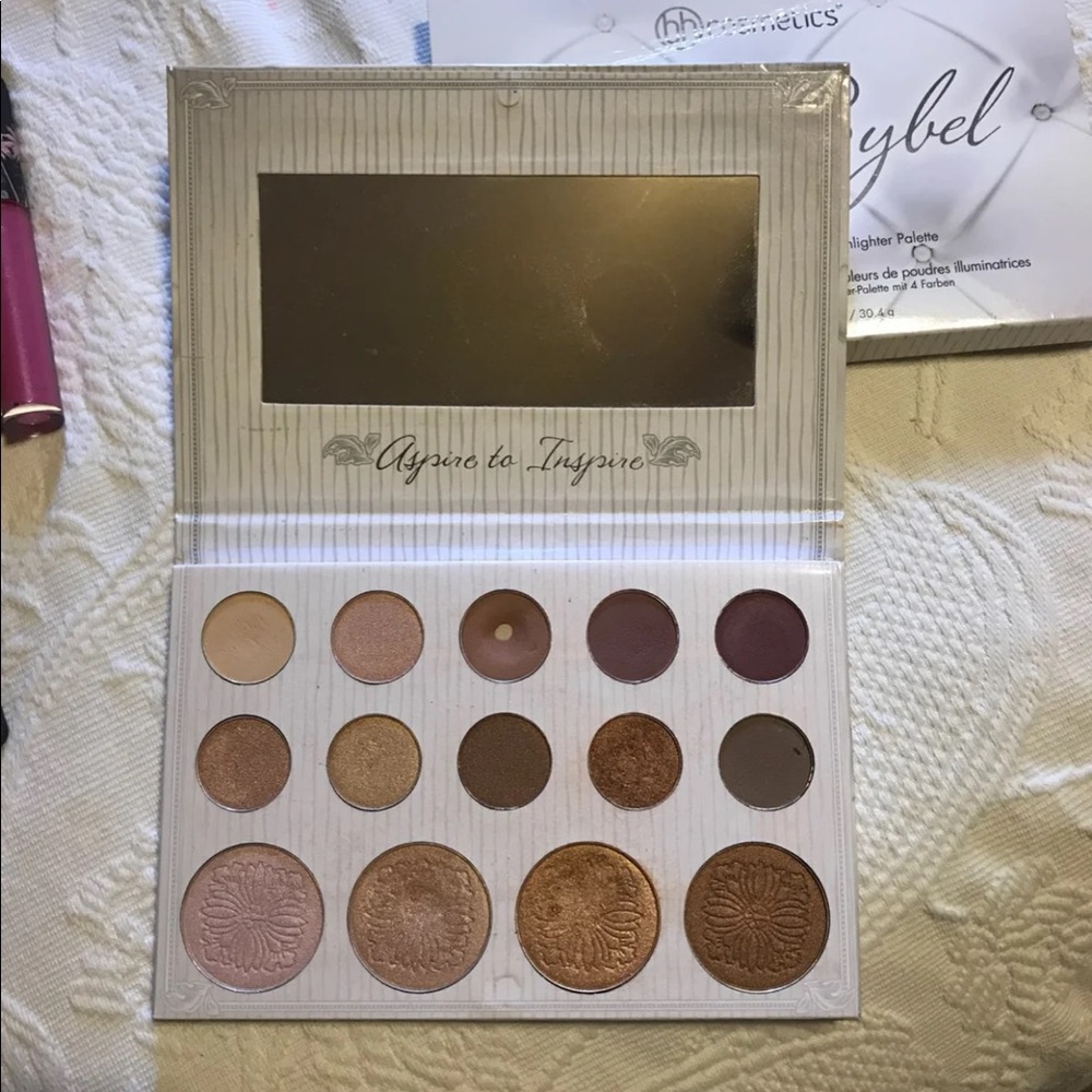 Makeup Bundle - Picture 2 of 3